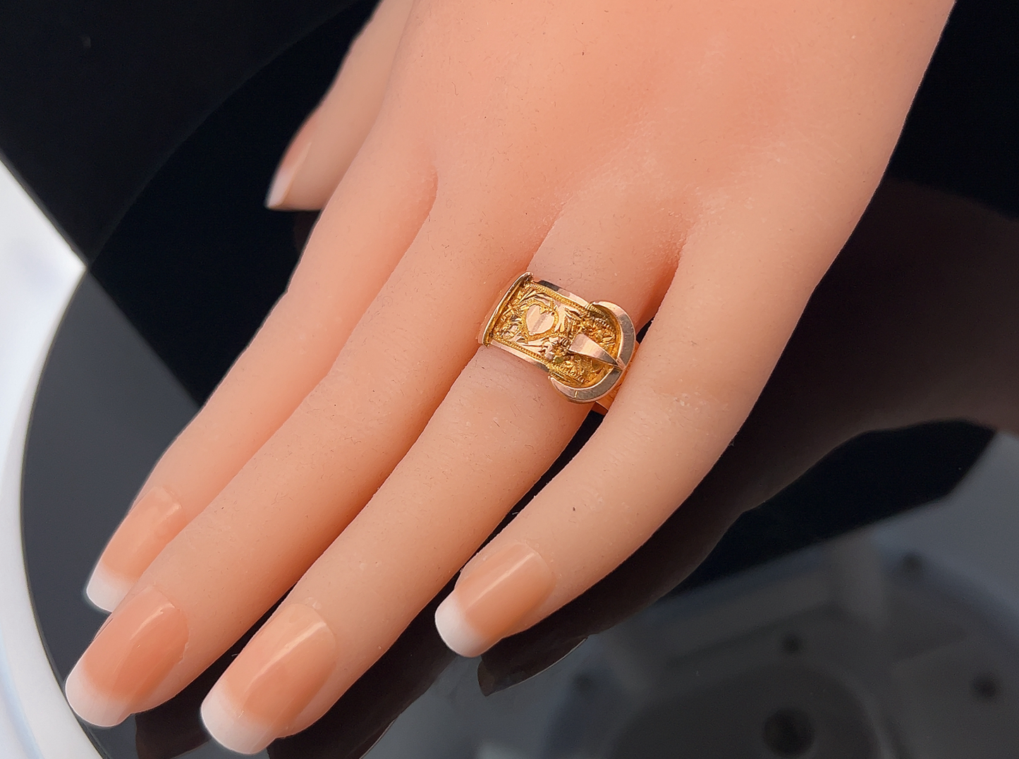 Antique Edwardian 9ct Gold Buckle Ring with Hearts Motif