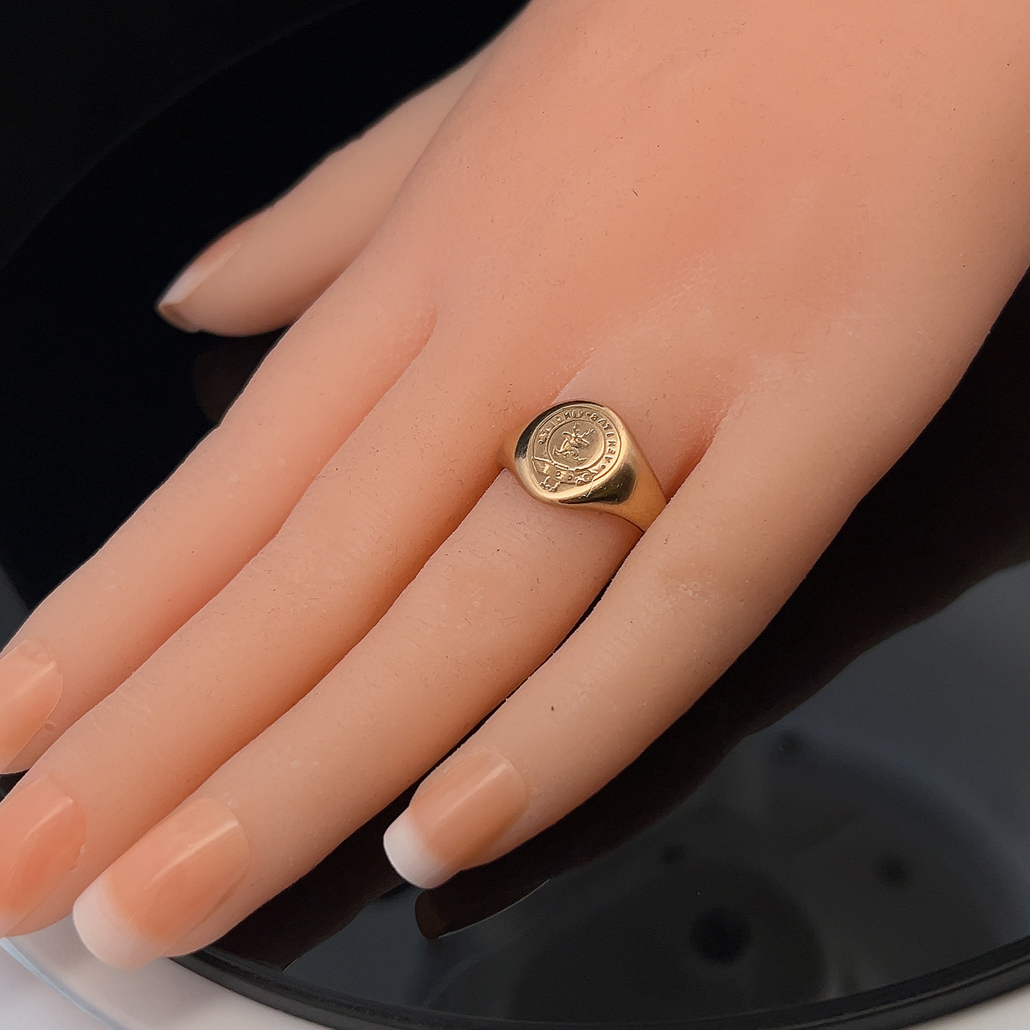 Vintage "Truth Conquers" 9ct Gold Carved Intaglio / Seal Engraved Signet Ring
