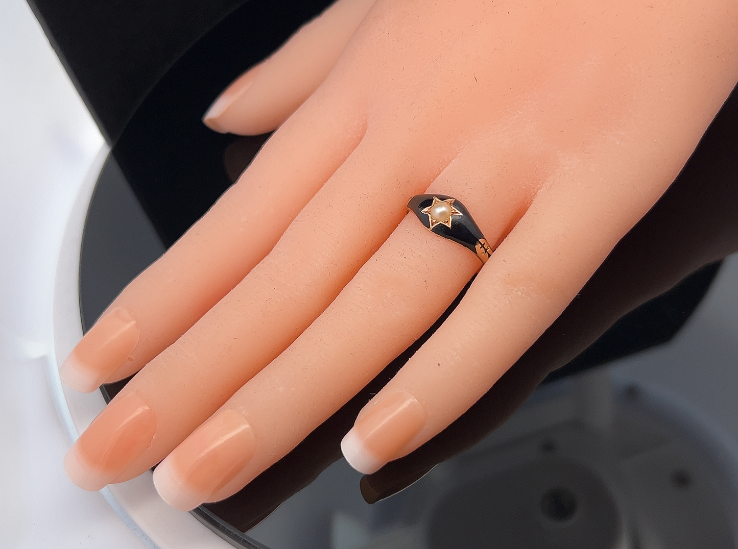 Antique Victorian Natural Split Pearl & Enamel 15ct Gold Mourning Ring