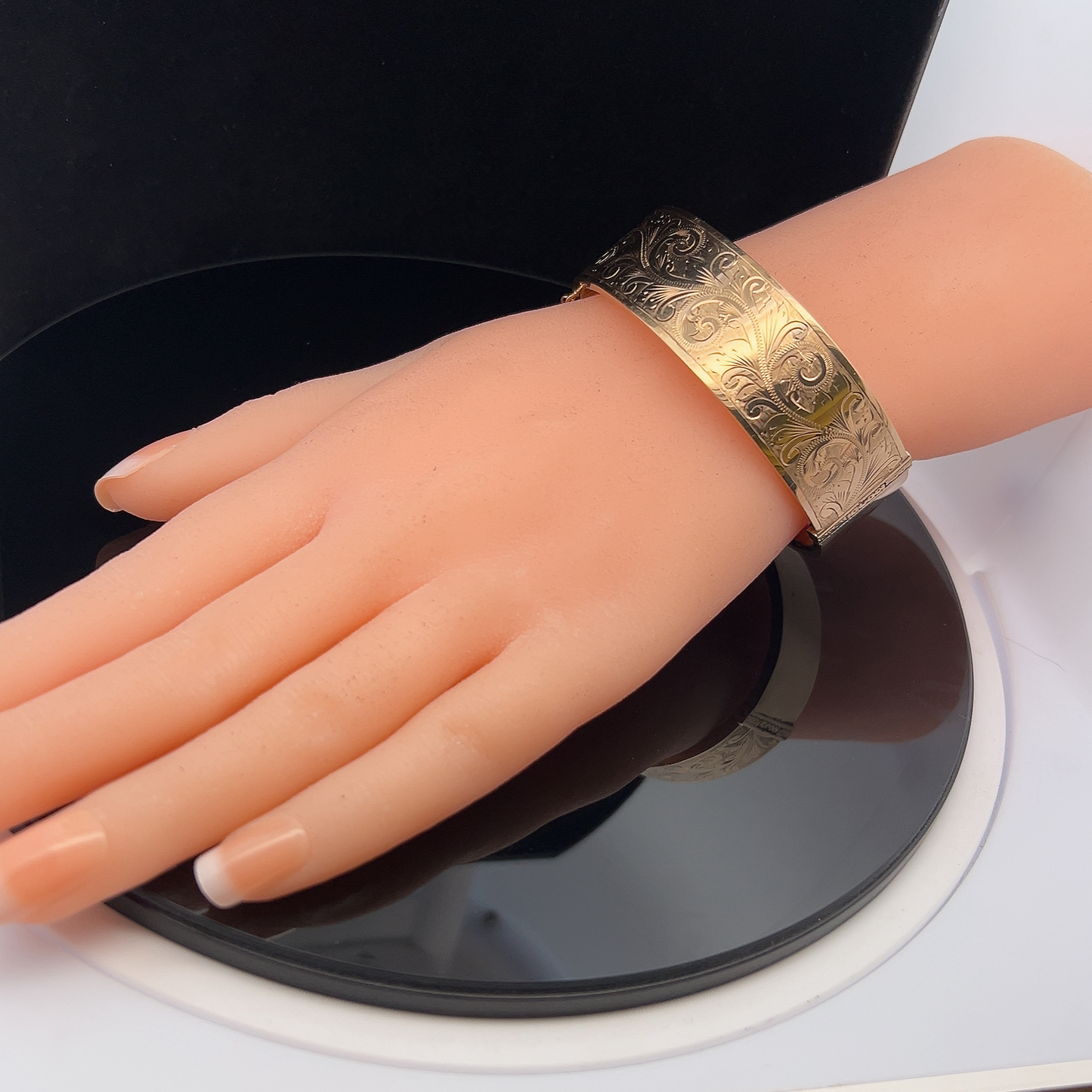 Vintage Victorian Style 9ct Gold Wide Bangle with Engraved Foliate Motifs