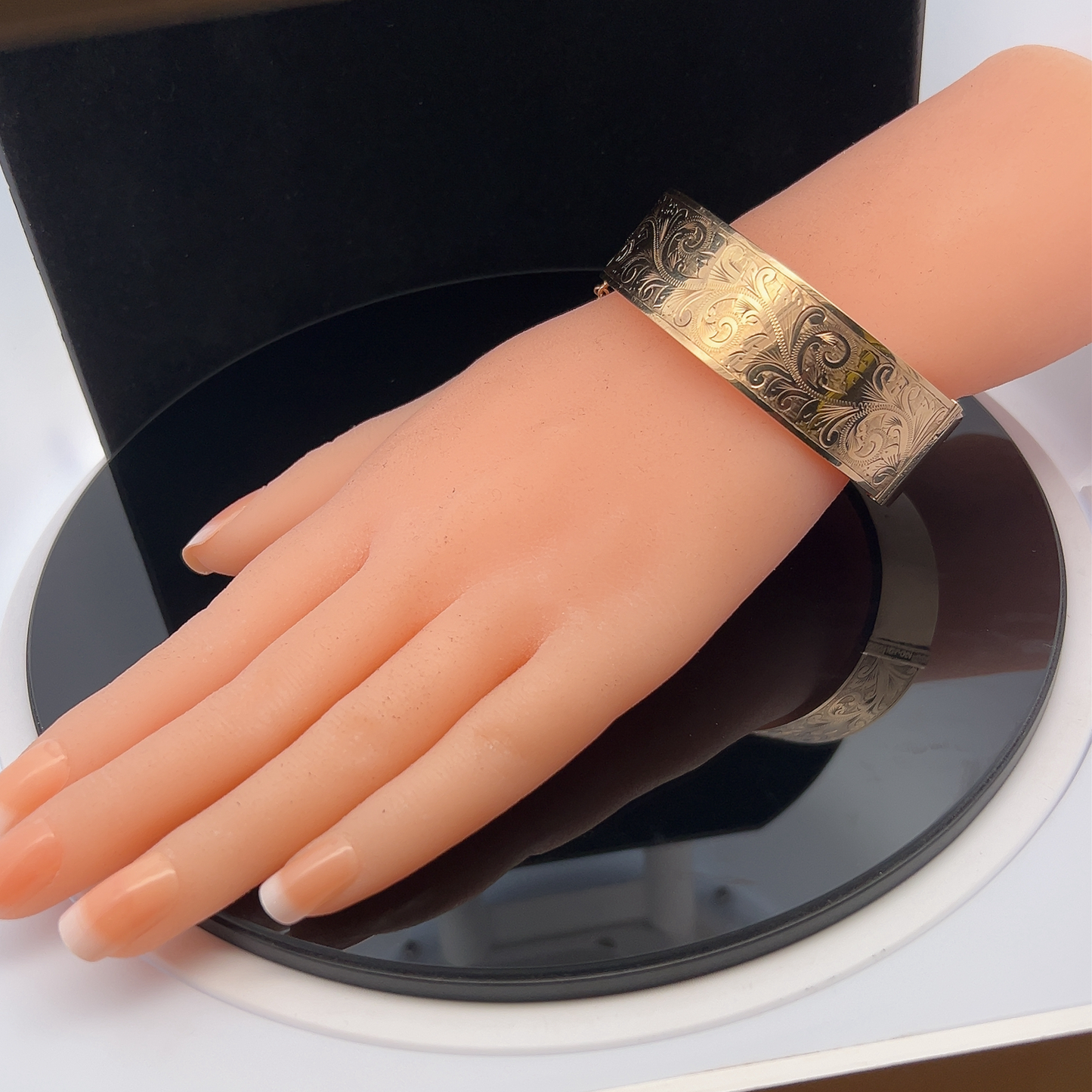 Vintage Victorian Style 9ct Gold Wide Bangle with Engraved Foliate Motifs