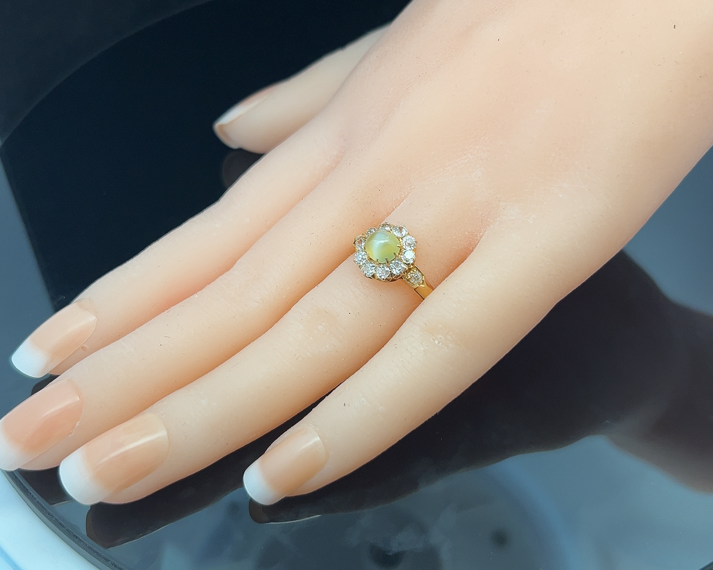 Antique Victorian Cat’s Eye Chrysoberyl & Diamond Cluster 18ct Gold Ring