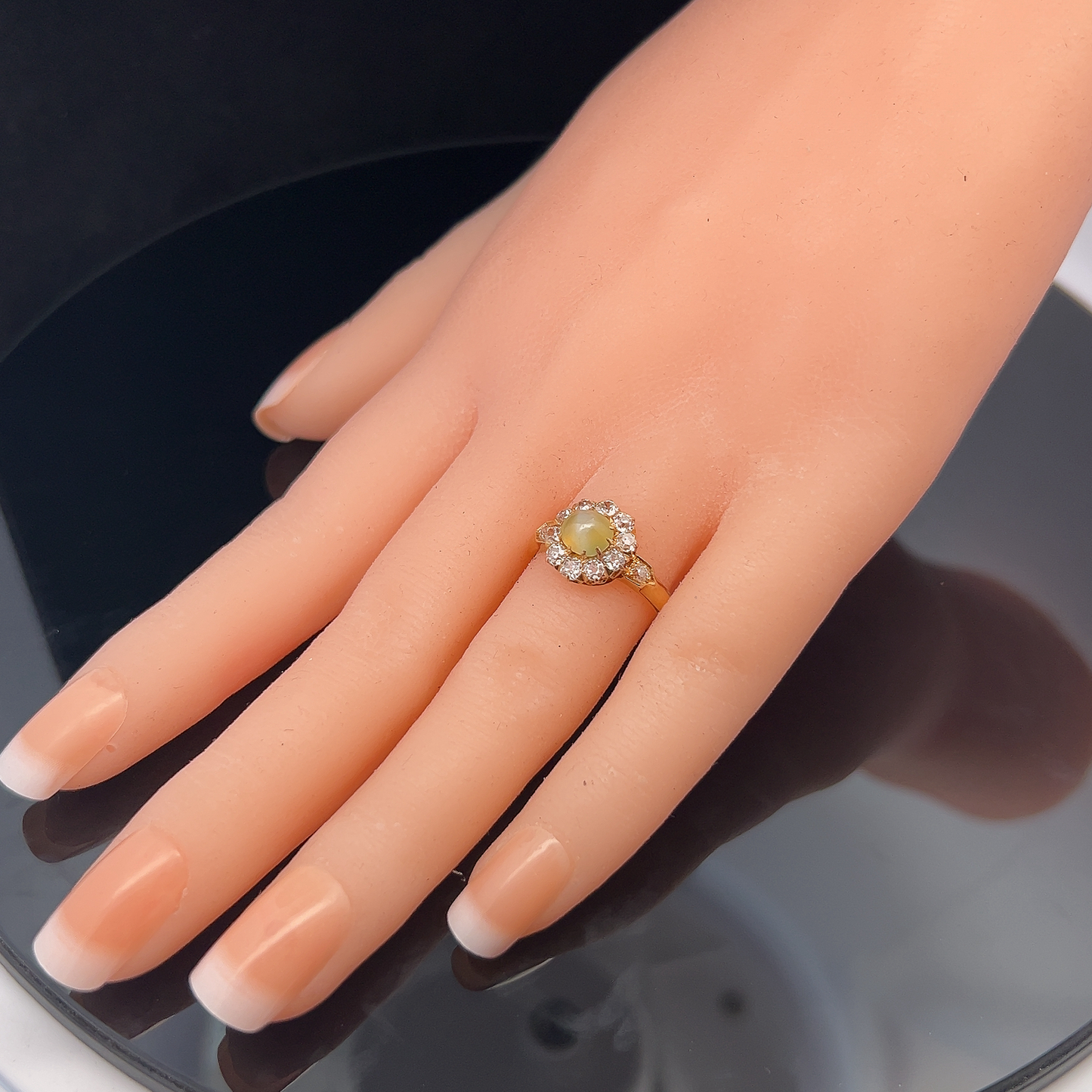 Antique Victorian Cat’s Eye Chrysoberyl & Diamond Cluster 18ct Gold Ring