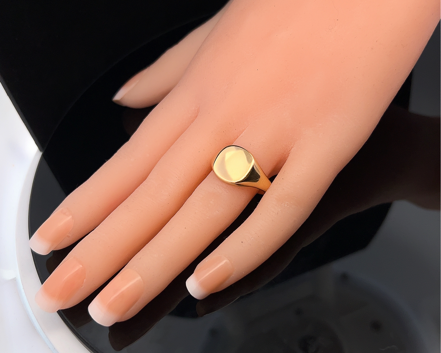 Vintage 18ct Gold Plain Signet Ring Manufactured by Charles Green & Sons