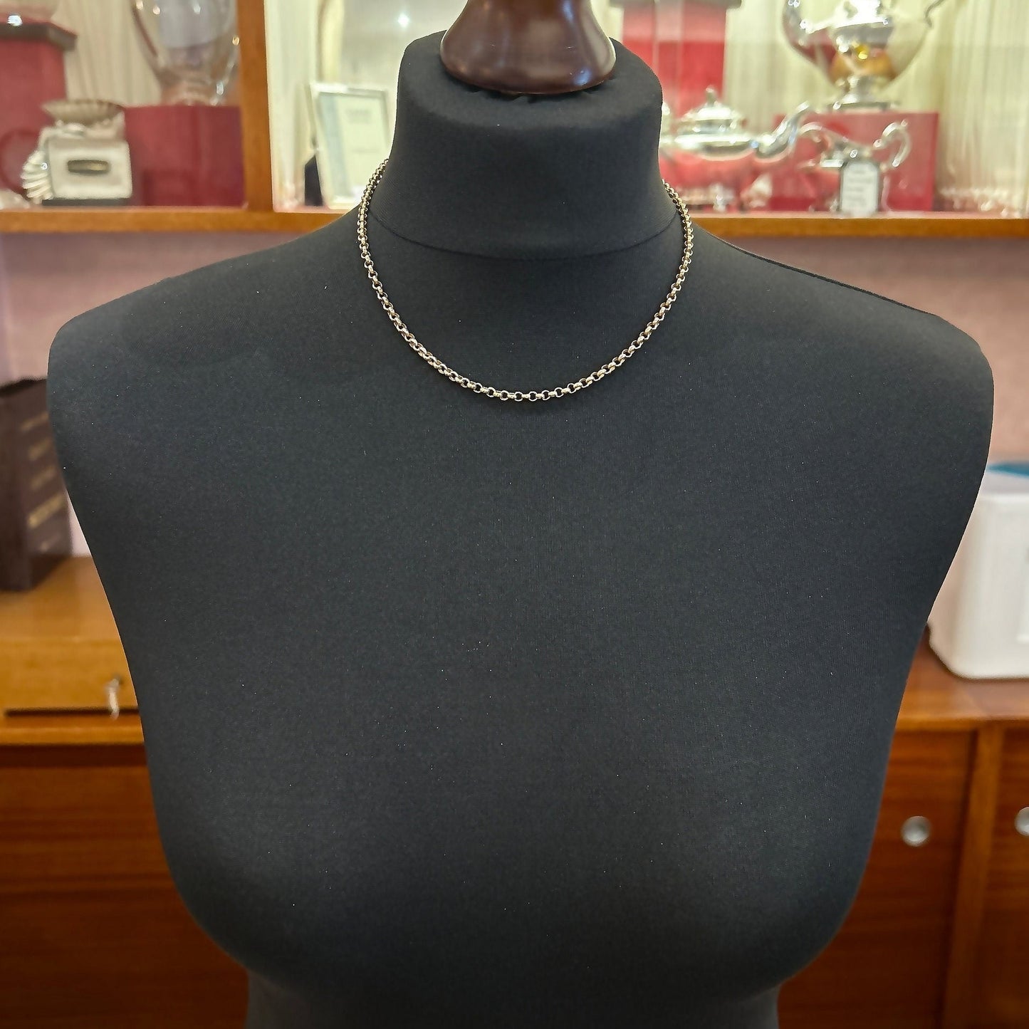 Antique 9ct Yellow Gold Edwardian Faceted Round Belcher Chain. Circa 1900, Excellent Condition, Big Barrel Clasp. 17 inches.
