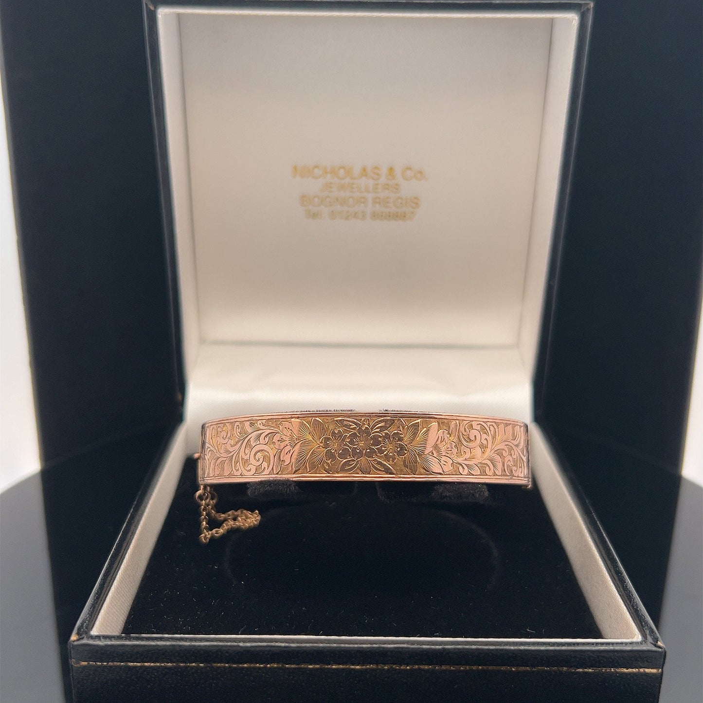 Antique Art Deco 9ct Rose Gold Hinged Bangle with Engraved Foliate Motifs. Dated Chester 1920.