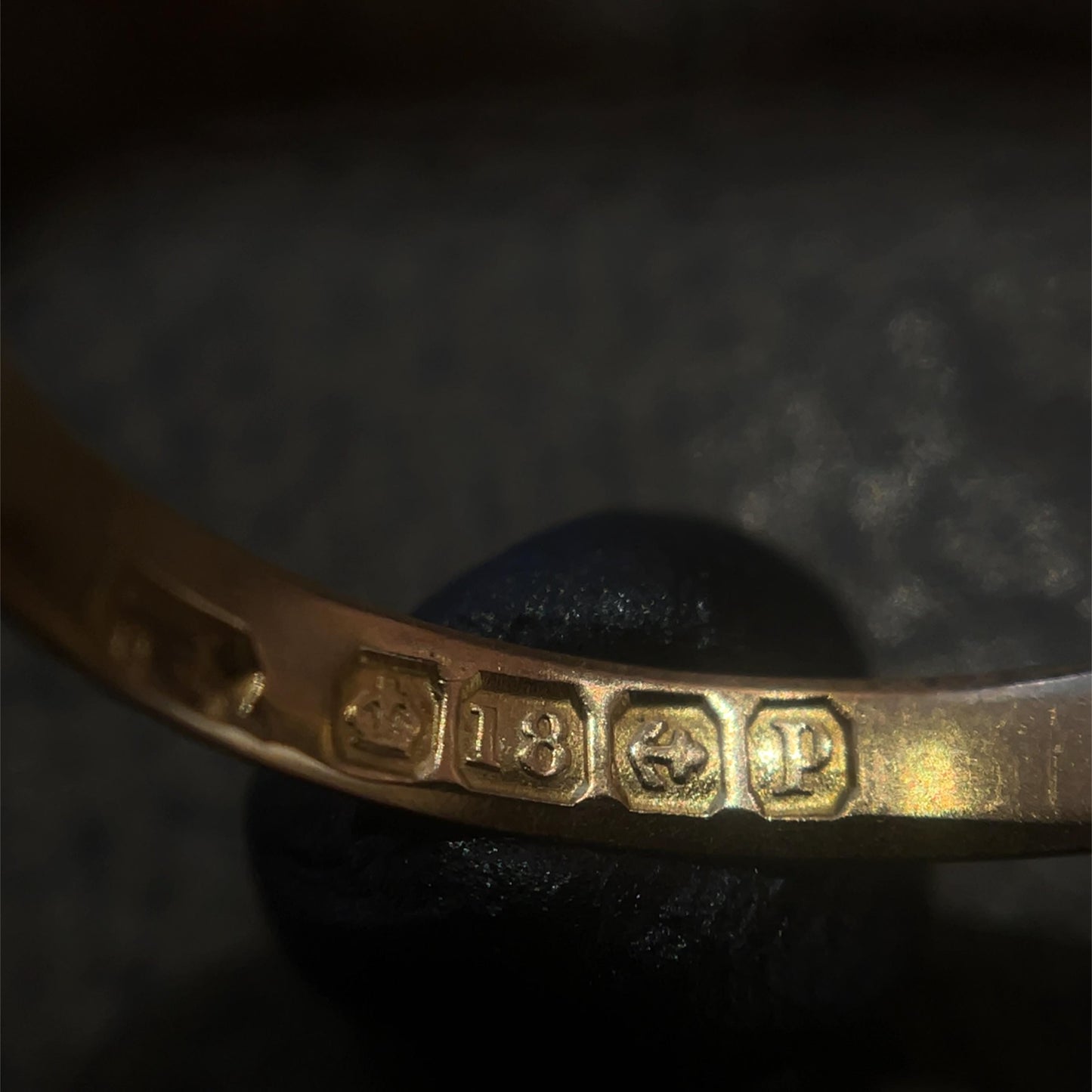 Antique 5 Stone Diamond Ring. 18ct Gold Carved Ring. Victorian. English. Hallmarked 1864.