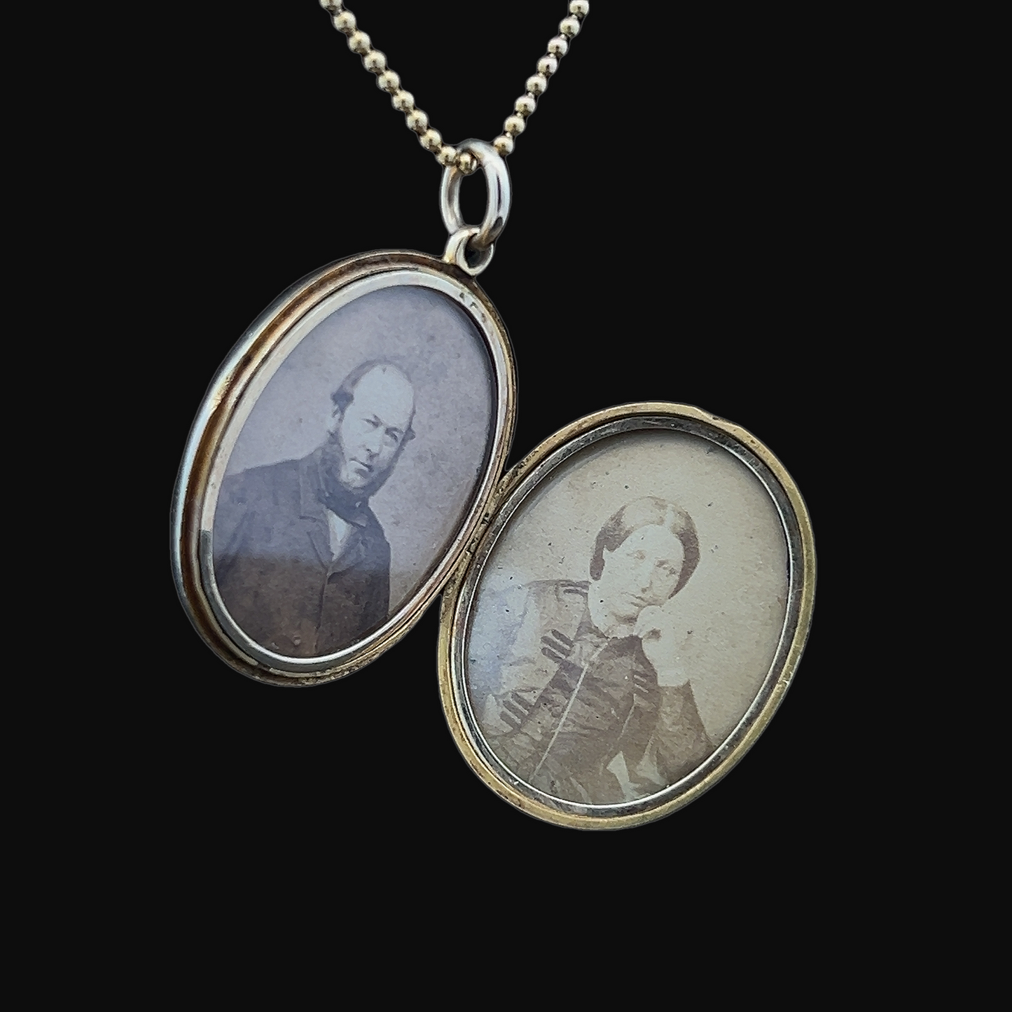 Antique Victorian Vauxhall Glass 15ct Gold Mourning Locket