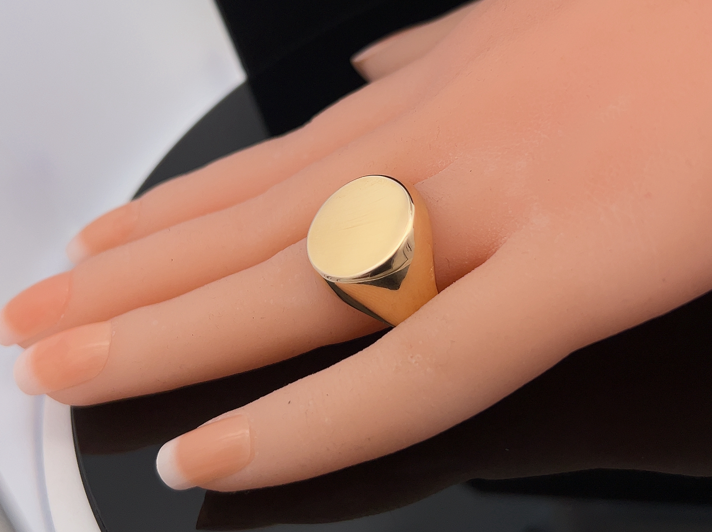 Vintage 9ct Gold Plain Oval Signet Ring