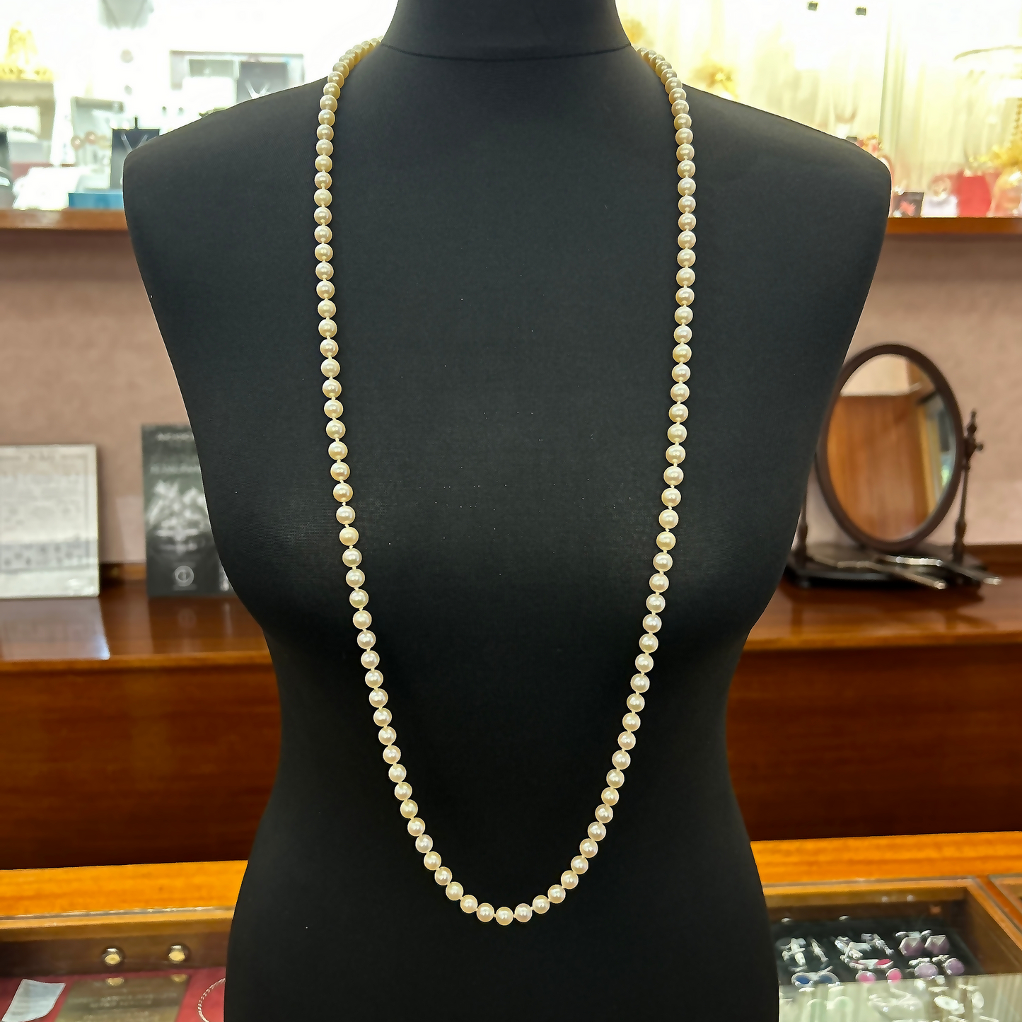 Vintage Single Row Cultured Pearl Art Deco Flapper Style Necklace with Sapphire 9ct Gold Clasp