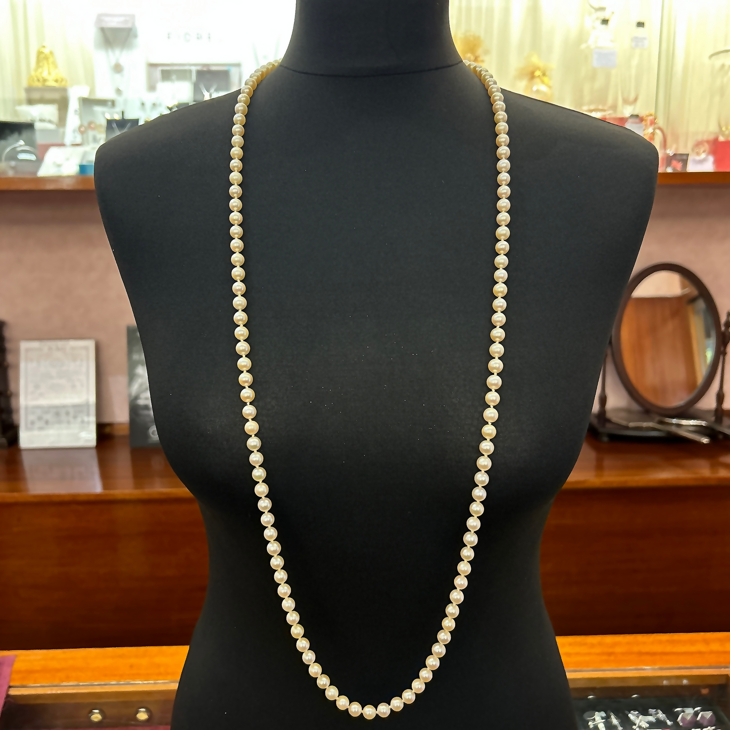 Vintage Single Row Cultured Pearl Art Deco Flapper Style Necklace with Sapphire 9ct Gold Clasp