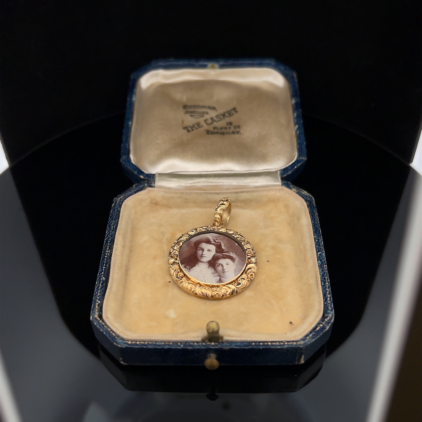 Antique Georgian Ornate 15ct Gold Picture Locket