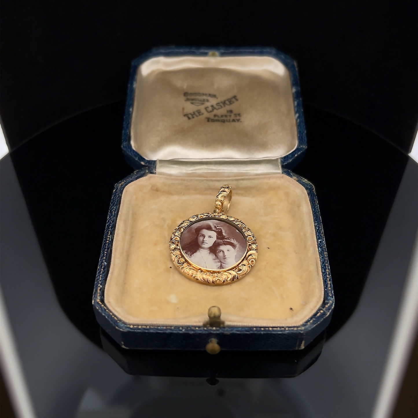 Antique Georgian Ornate 15ct Gold Picture Locket
