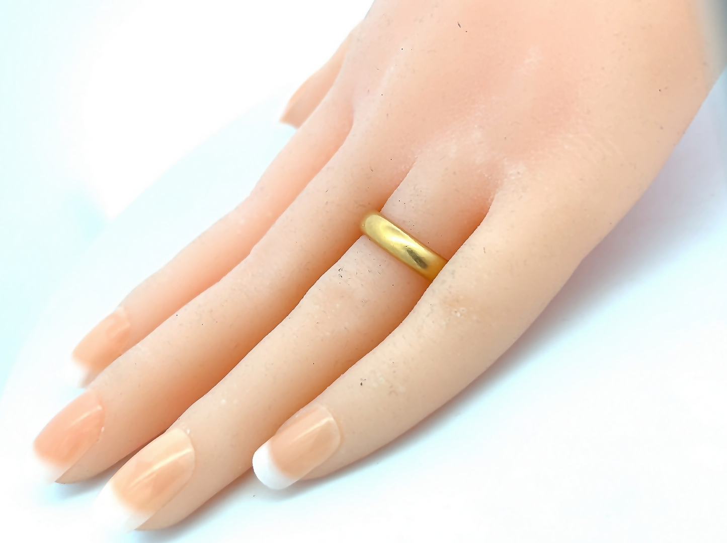 Antique 22ct Gold Heavy Court Wedding Ring Assayed in 1925