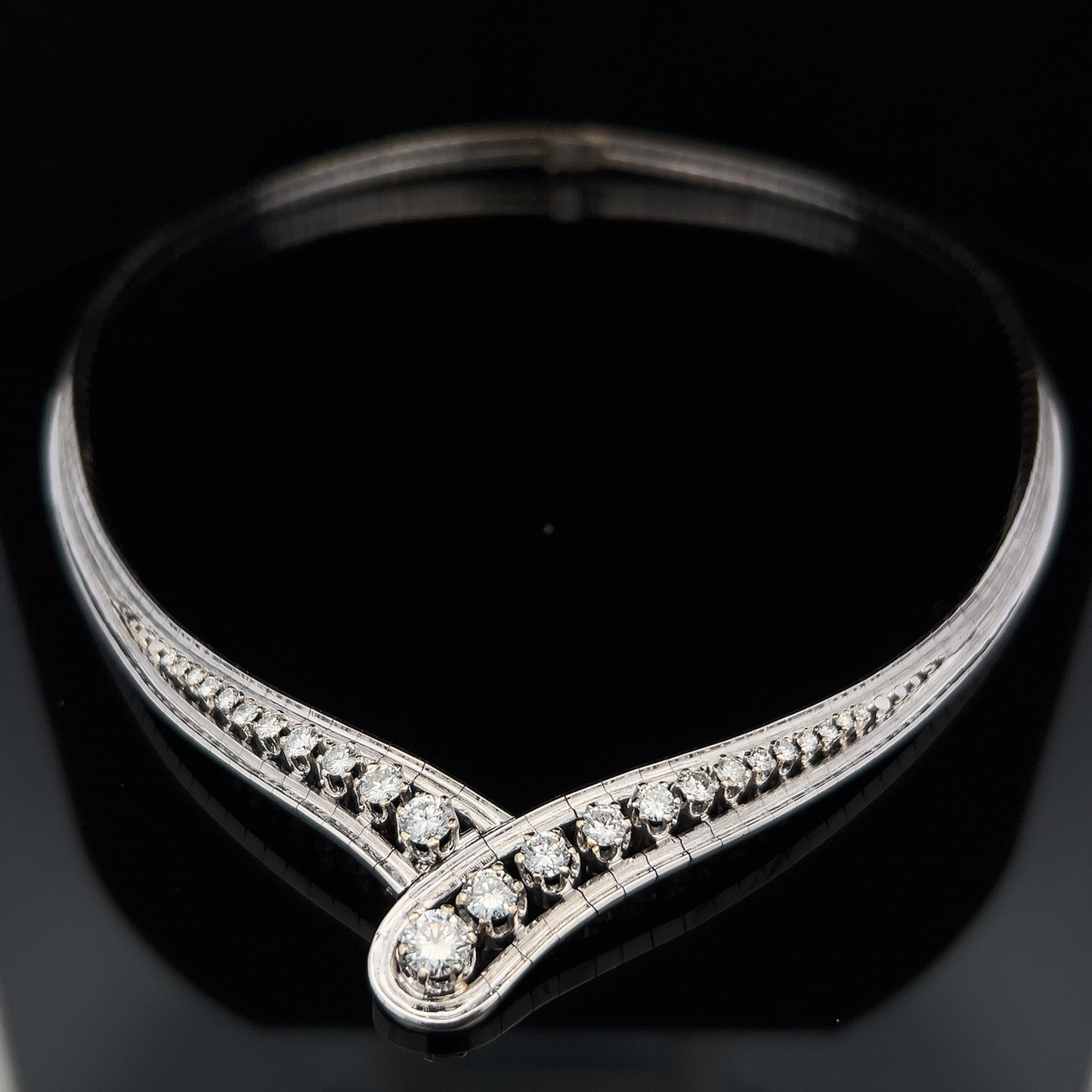Vintage Graduated Natural Diamond 18ct White Gold Collar Necklace