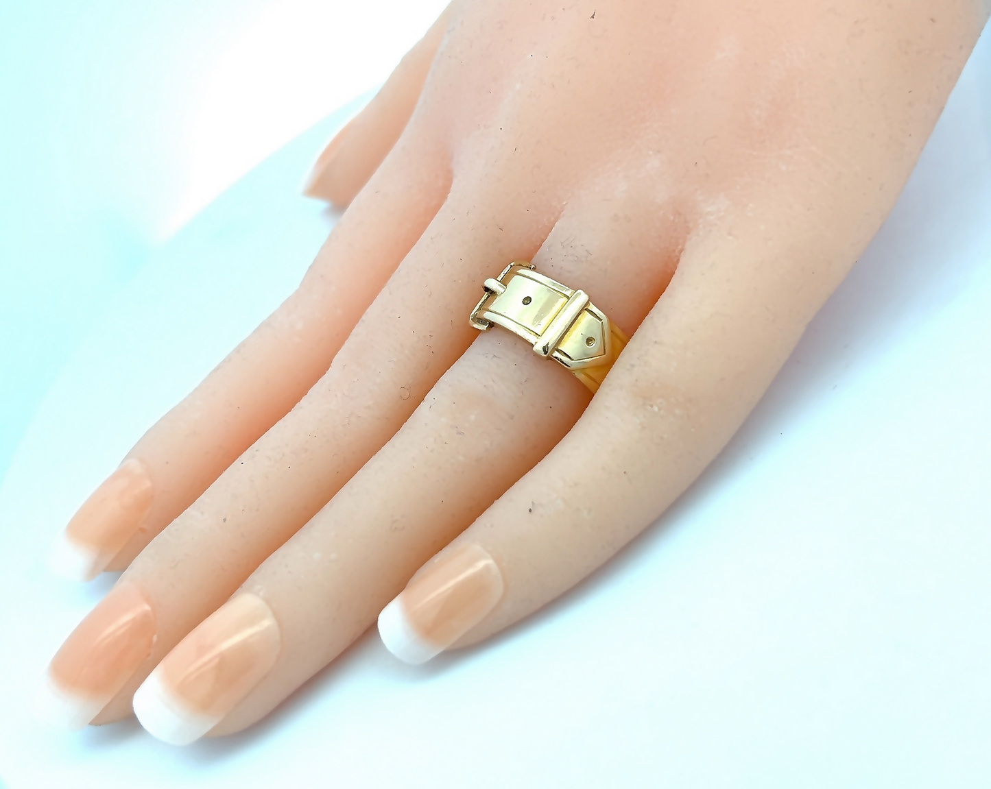 Antique Victorian 18ct Gold Buckle Ring