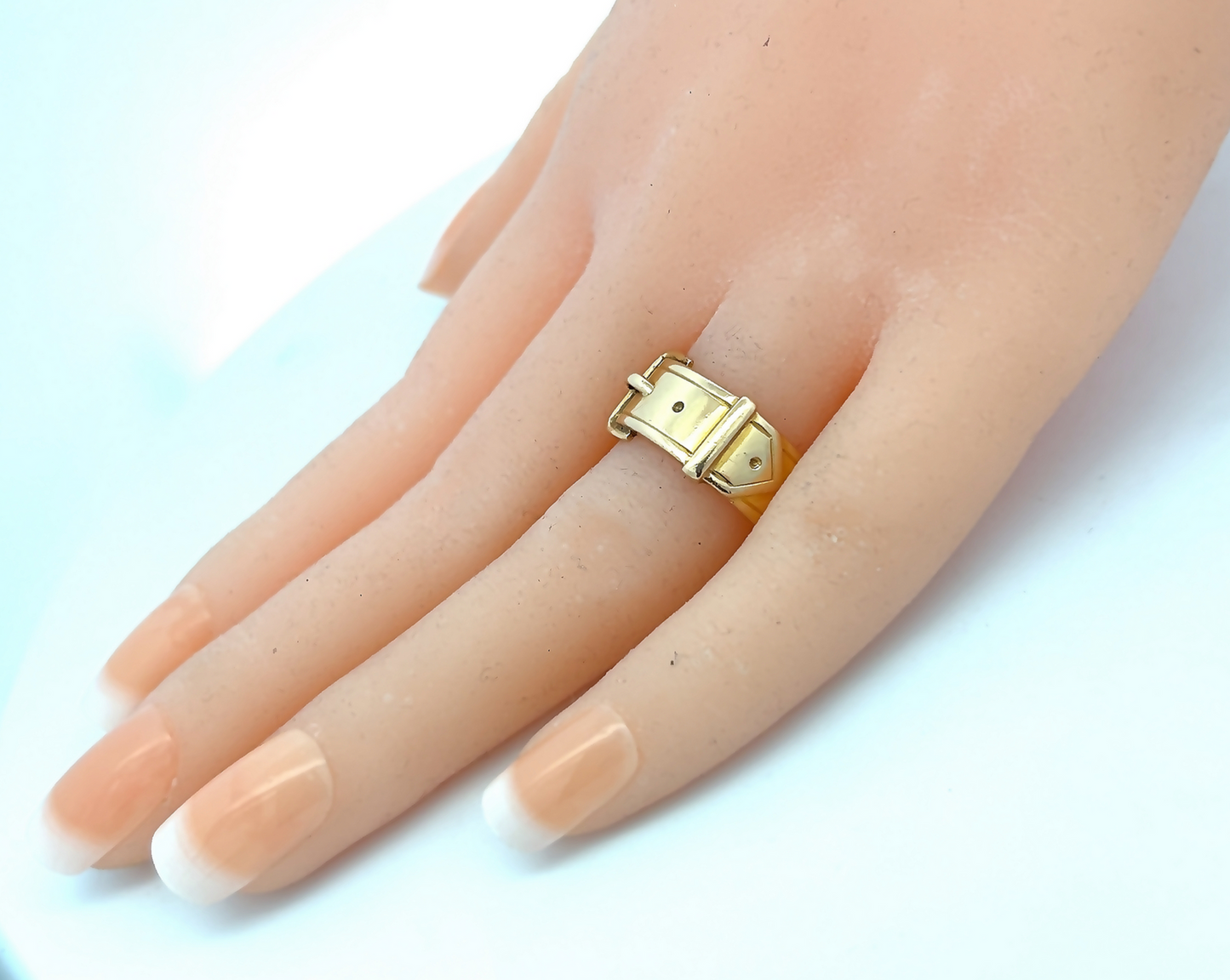 Antique Victorian 18ct Gold Buckle Ring