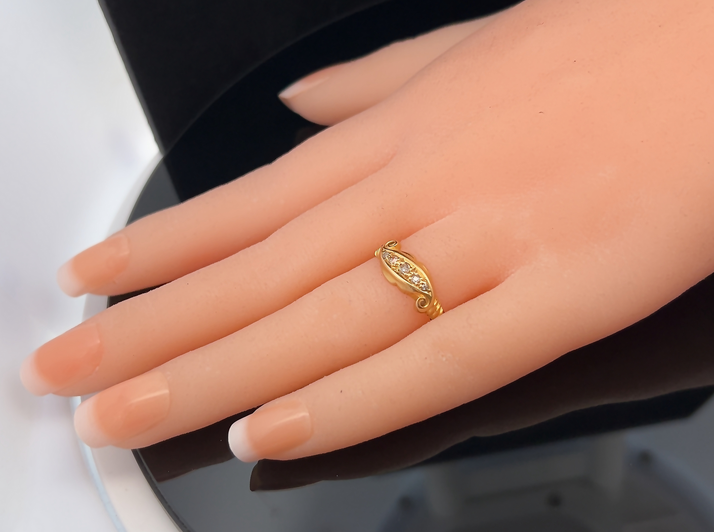 Antique Edwardian Five Stone Diamond 18ct Gold Ring