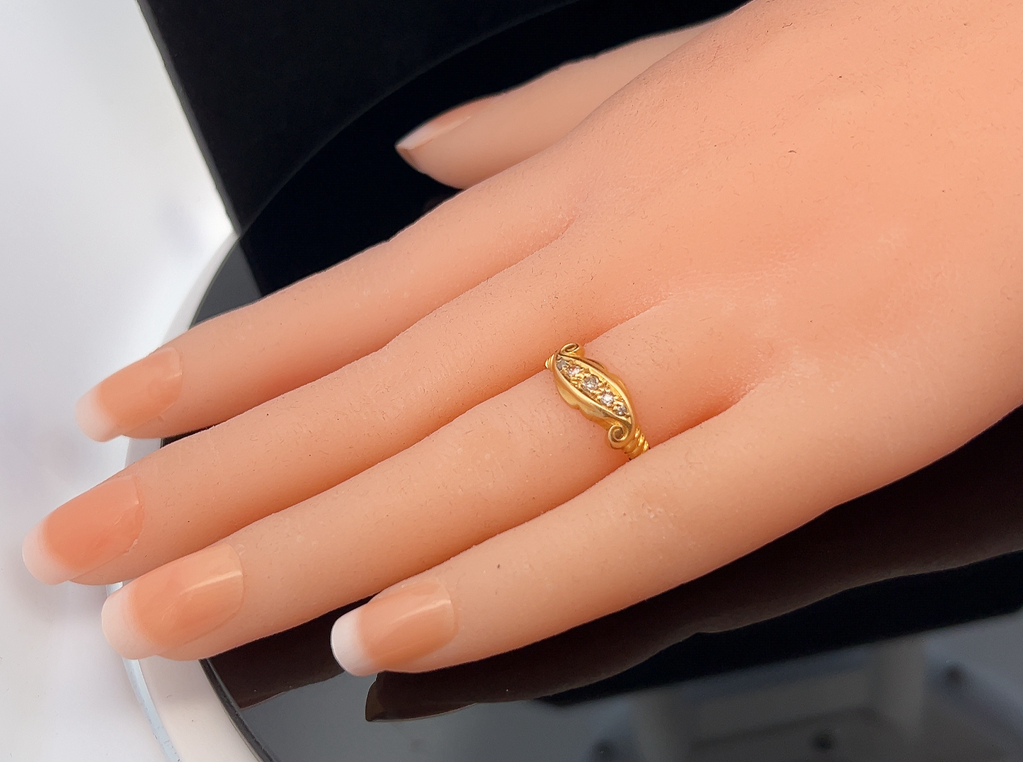 Antique Edwardian Five Stone Diamond 18ct Gold Ring