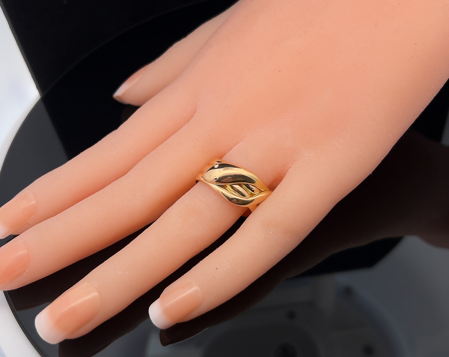 Antique Victorian 18ct Gold Wide Snake Ring