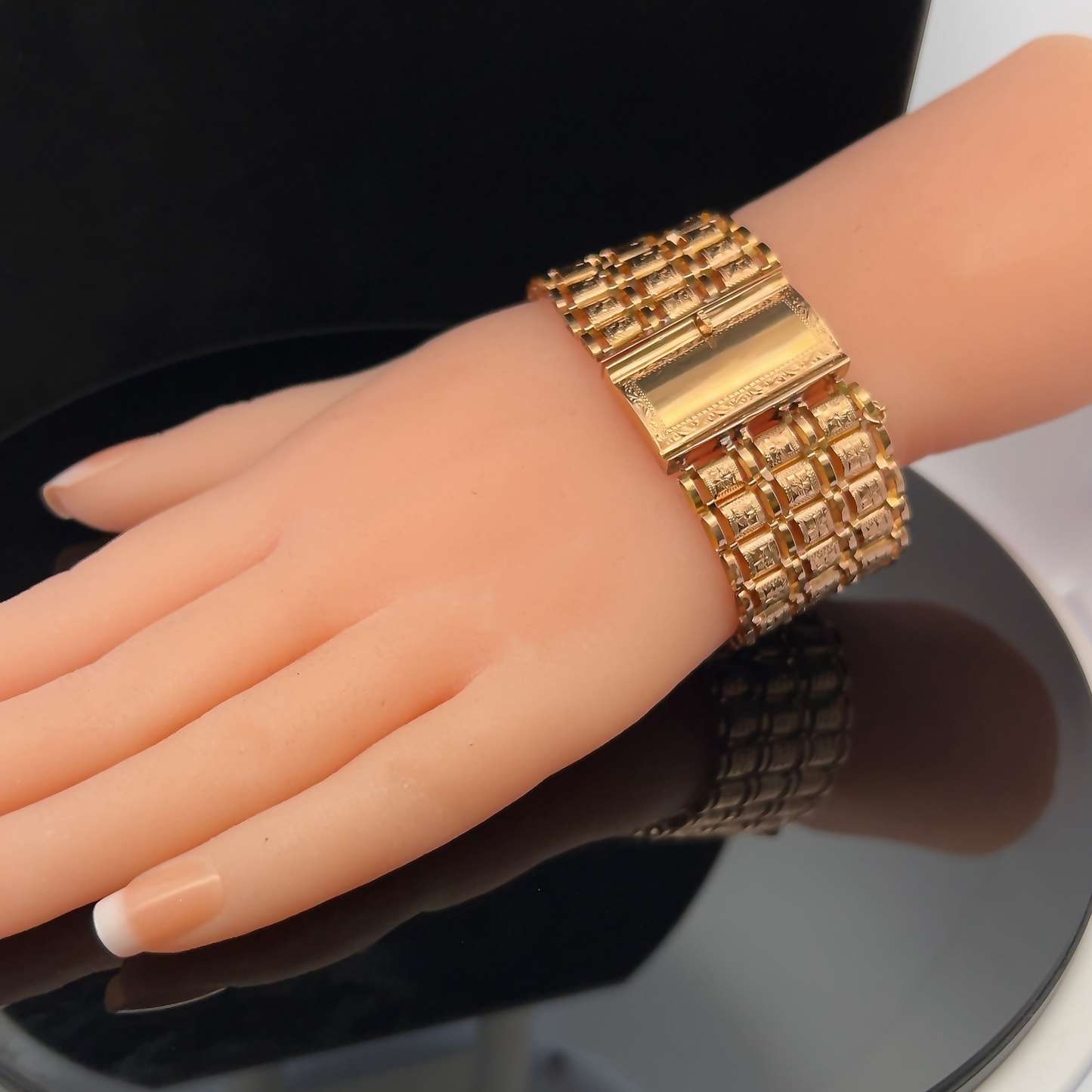 Vintage Floral Engraved 18ct Gold Retro Wide Cuff Bracelet
