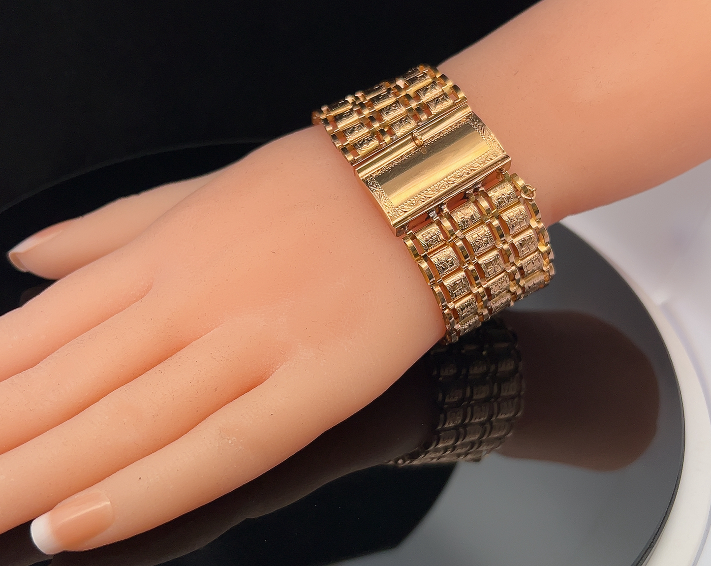 Vintage Floral Engraved 18ct Gold Retro Wide Cuff Bracelet