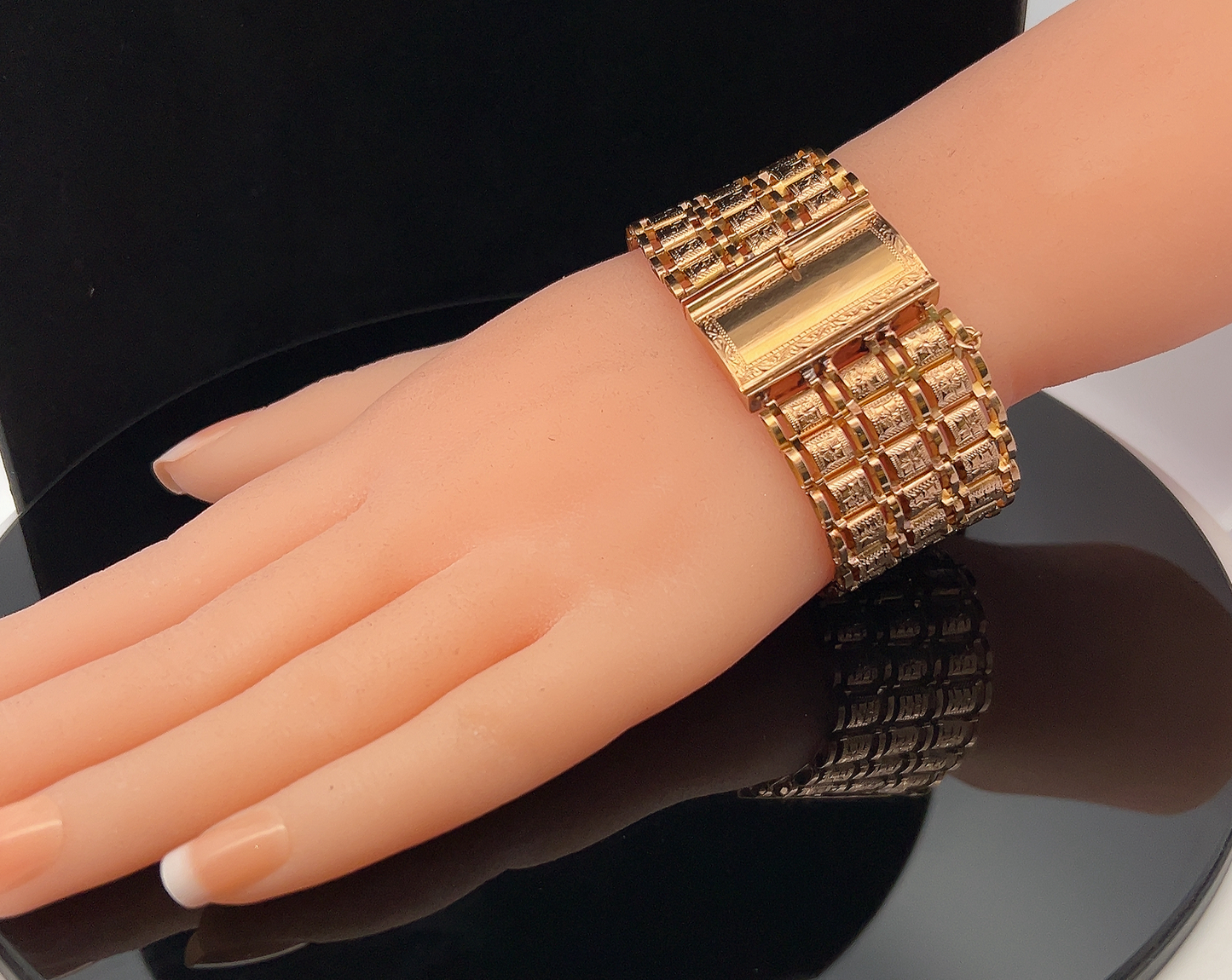 Vintage Floral Engraved 18ct Gold Retro Wide Cuff Bracelet