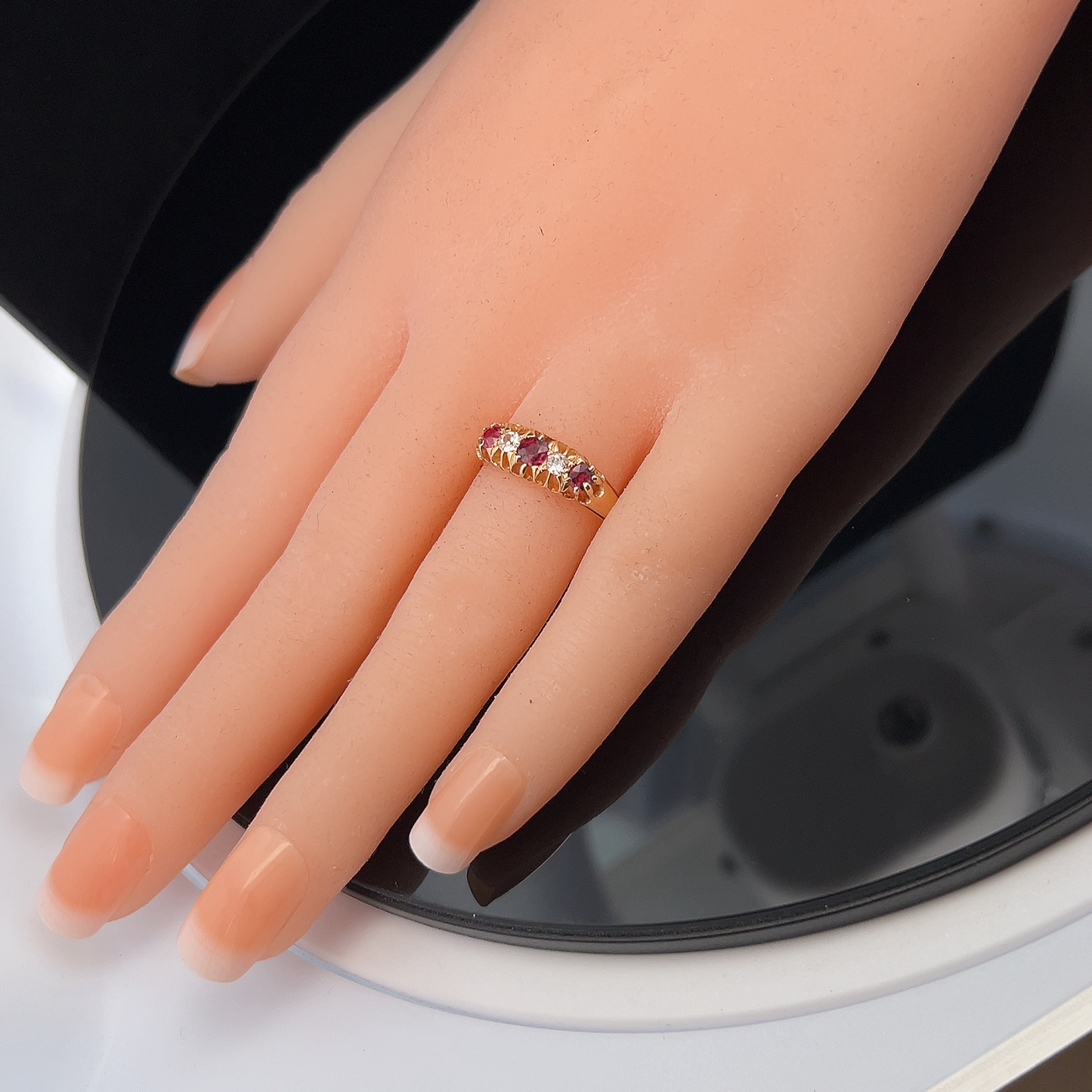 Antique Edwardian Ruby and Diamond 5 Stone 18ct Gold Ring