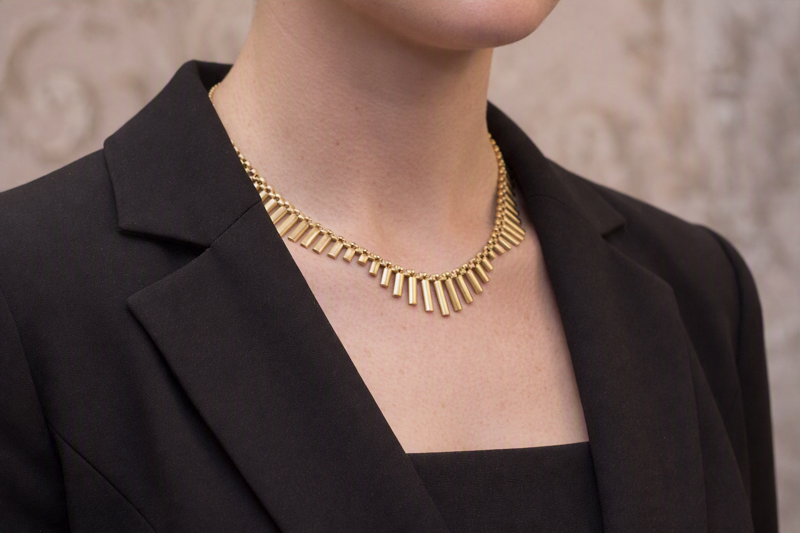 Vintage Retro 9ct Yellow Gold Cleopatra or Fringe Collarette. London 1975