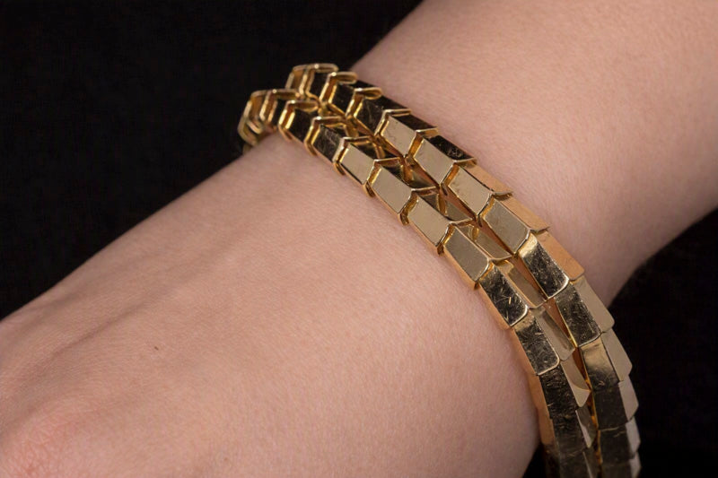 Vintage 18ct Gold Mid-Century Articulated `Dragon Scale` Bracelet. Italian Circa 1960. 7.7 Inches.