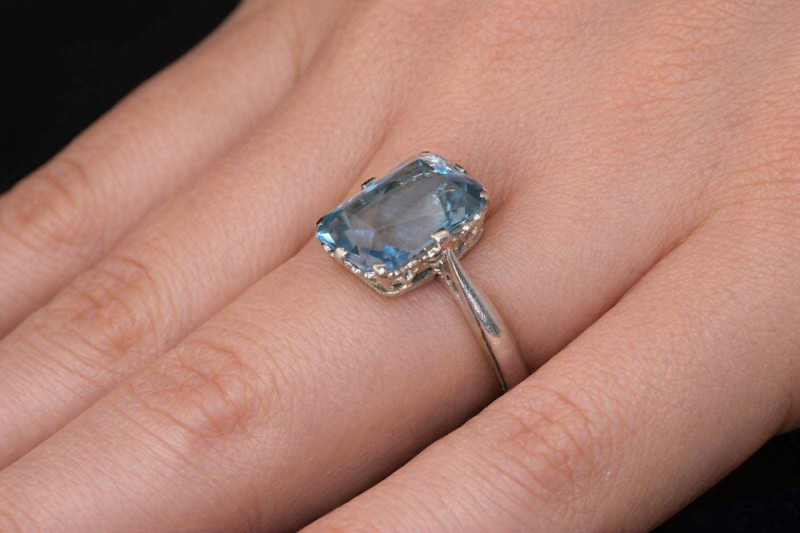 A Fine Antique 4.00ct Aquamarine Ring. Genuine Art Deco. Superb Colour, Hand Made Platinum Mount.