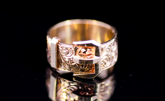 Vintage 9ct Gold Buckle Ring. Superb Crisp Example. London 1971. Hand Chased & Engraved.