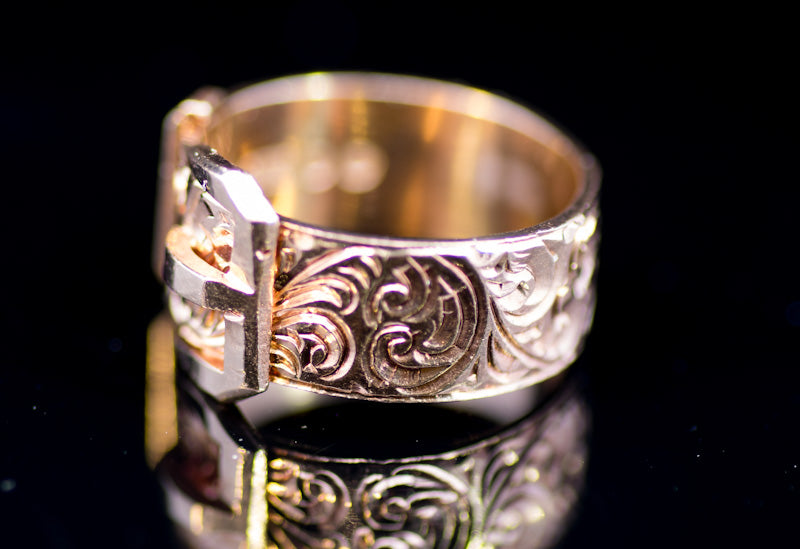 Vintage 9ct Gold Buckle Ring. Superb Crisp Example. London 1971. Hand Chased & Engraved.