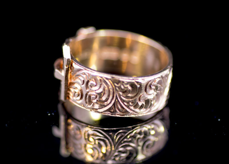 Vintage 9ct Gold Buckle Ring. Superb Crisp Example. London 1971. Hand Chased & Engraved.