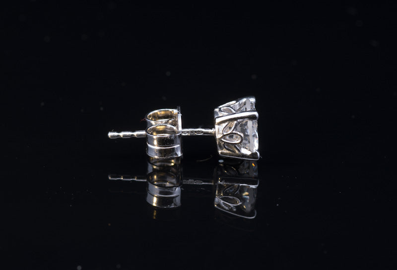 Platinum 2.0ct TDW Certificated Diamond Stud Earrings. Natural Diamonds. GIA I/SI2.