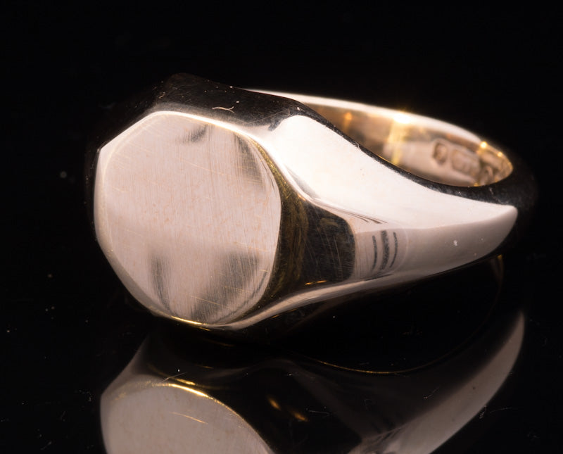 Vintage 9ct Gentlemen's Octagonal Signet Ring. Heavy Weight Perfect for Seal engraving. London 1949