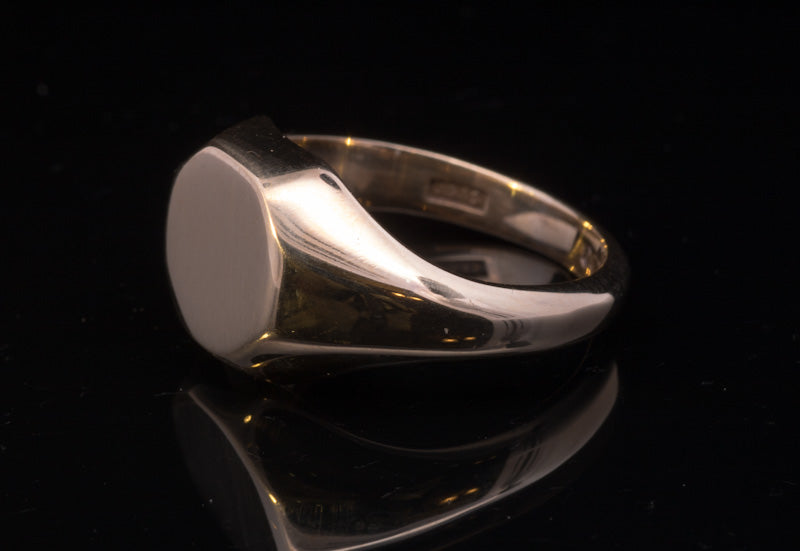Vintage 9ct Gentlemen's Octagonal Signet Ring. Heavy Weight Perfect for Seal engraving. London 1949