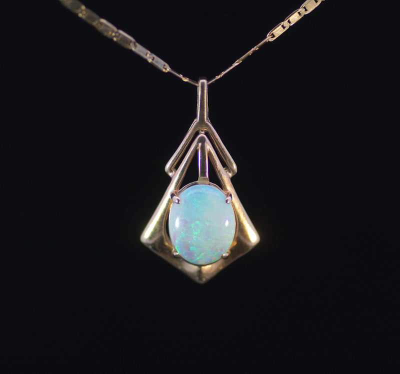 Vintage 14ct Gold and Opal, Deco Style Pendant & Chain. Circa 1950's 1960's