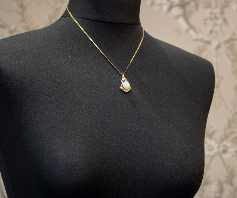 Vintage 14ct Gold and Opal, Deco Style Pendant & Chain. Circa 1950's 1960's