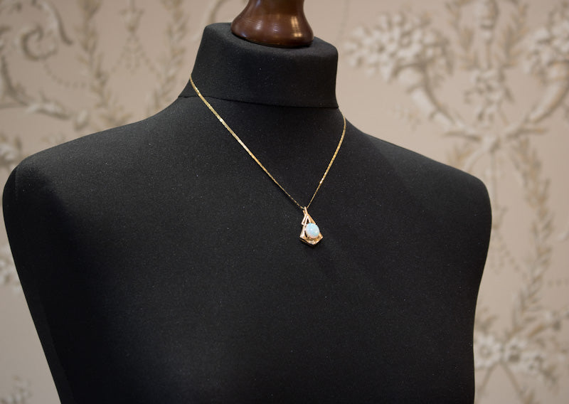 Vintage 14ct Gold and Opal, Deco Style Pendant & Chain. Circa 1950's 1960's