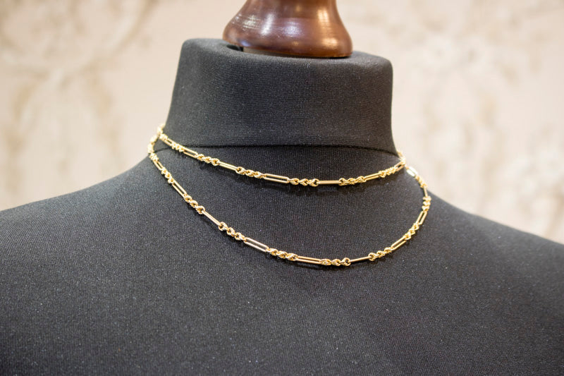 Superb Antique 18ct Edwardian Ornate Guard Chain. Double Dog Clip. English C.1900 32 inches