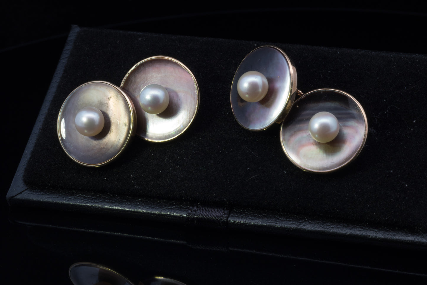 14ct Gold Mikimoto Cufflinks. Grey Mother Of Pear / White Cultured Pearl.
