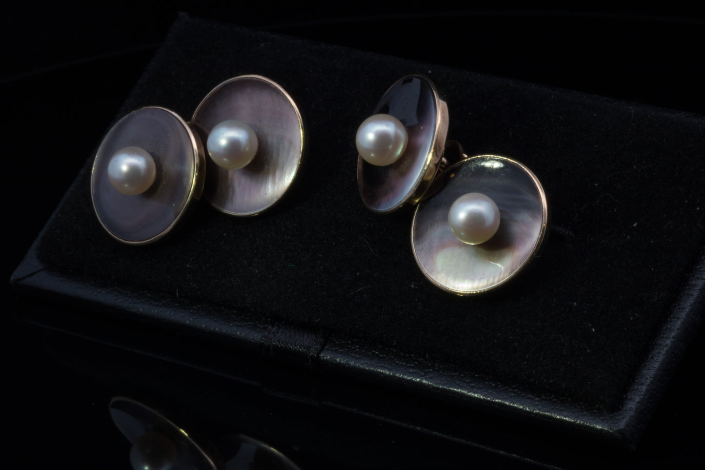 14ct Gold Mikimoto Cufflinks. Grey Mother Of Pear / White Cultured Pearl.