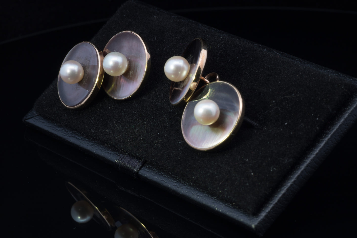 14ct Gold Mikimoto Cufflinks. Grey Mother Of Pear / White Cultured Pearl.