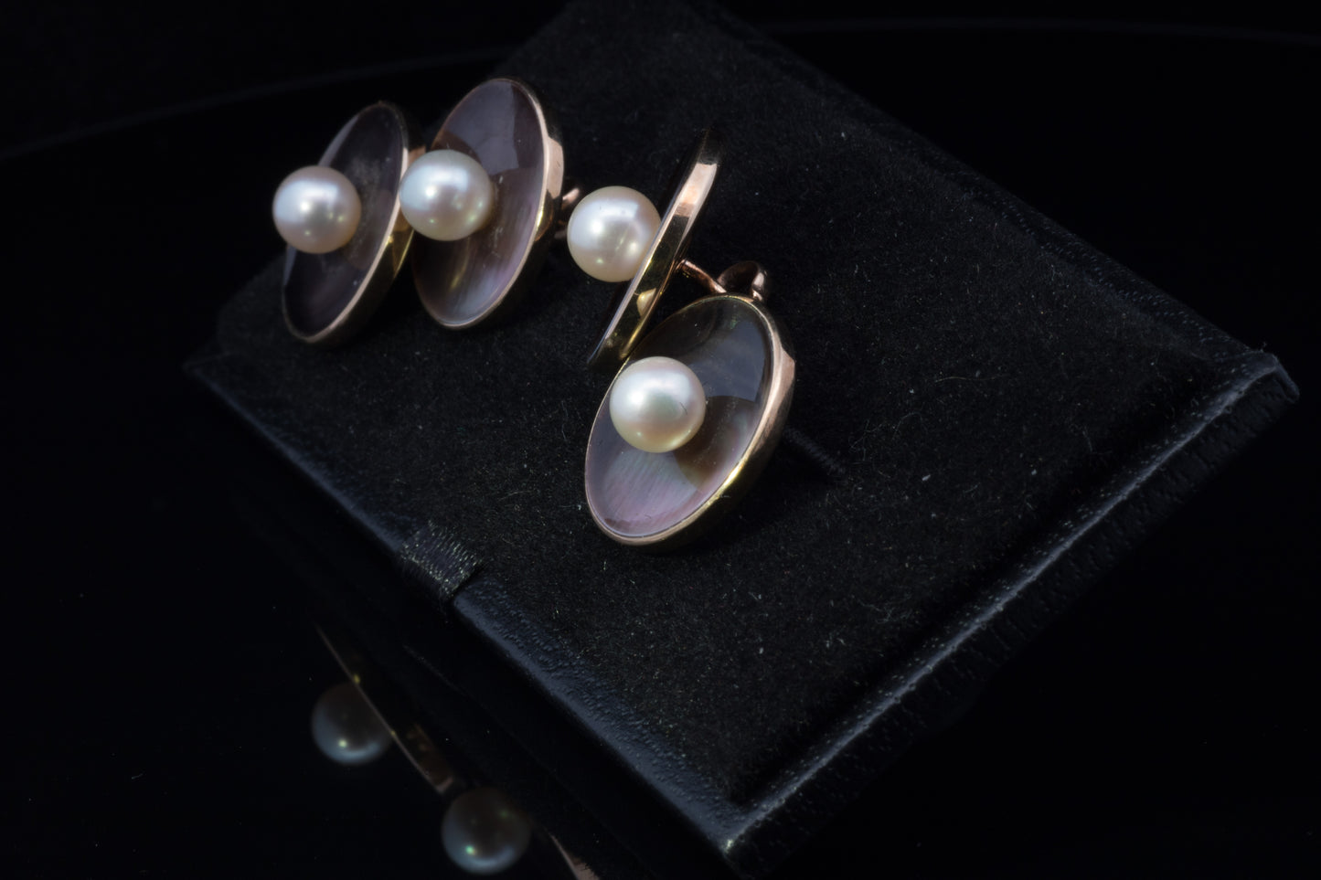 14ct Gold Mikimoto Cufflinks. Grey Mother Of Pear / White Cultured Pearl.