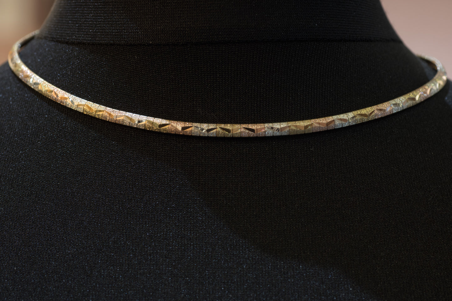 Vintage 9ct Gold Tri-Colour Collar. White, Rose & Yellow Gold. 1970`s / 1980`s.