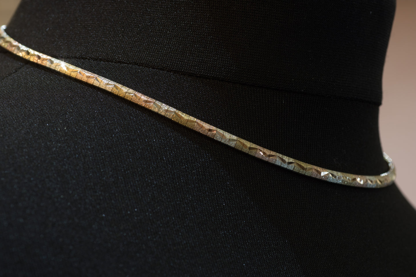 Vintage 9ct Gold Tri-Colour Collar. White, Rose & Yellow Gold. 1970`s / 1980`s.