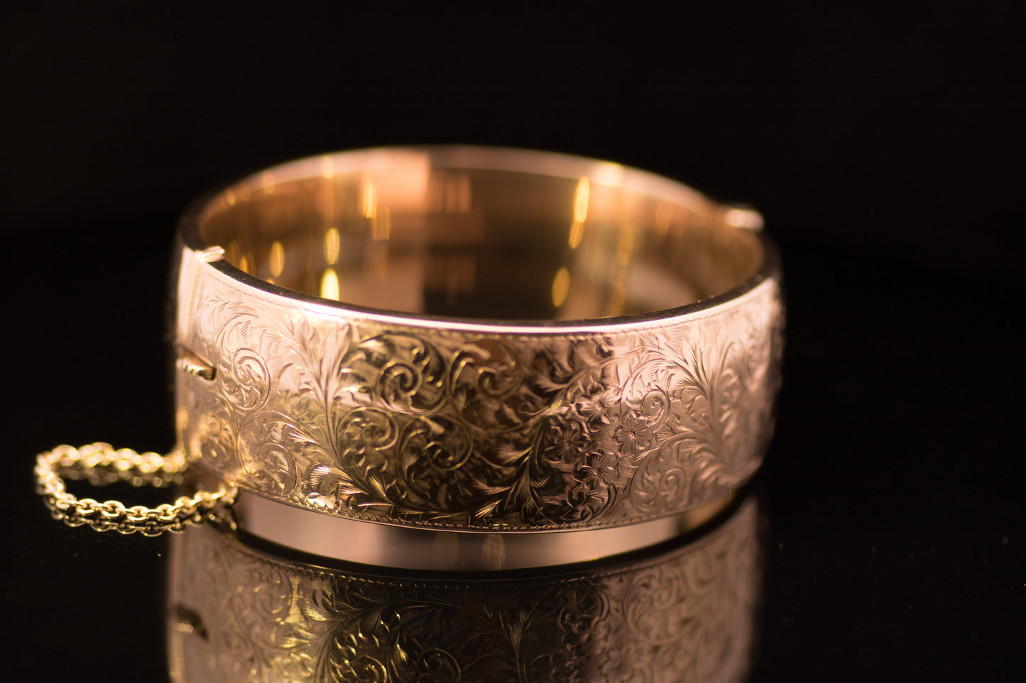 Vintage 9ct Hand Engraved Wide Hinged Bangle. Hallmarked  Birmingham 1967.  Over 31 grams.