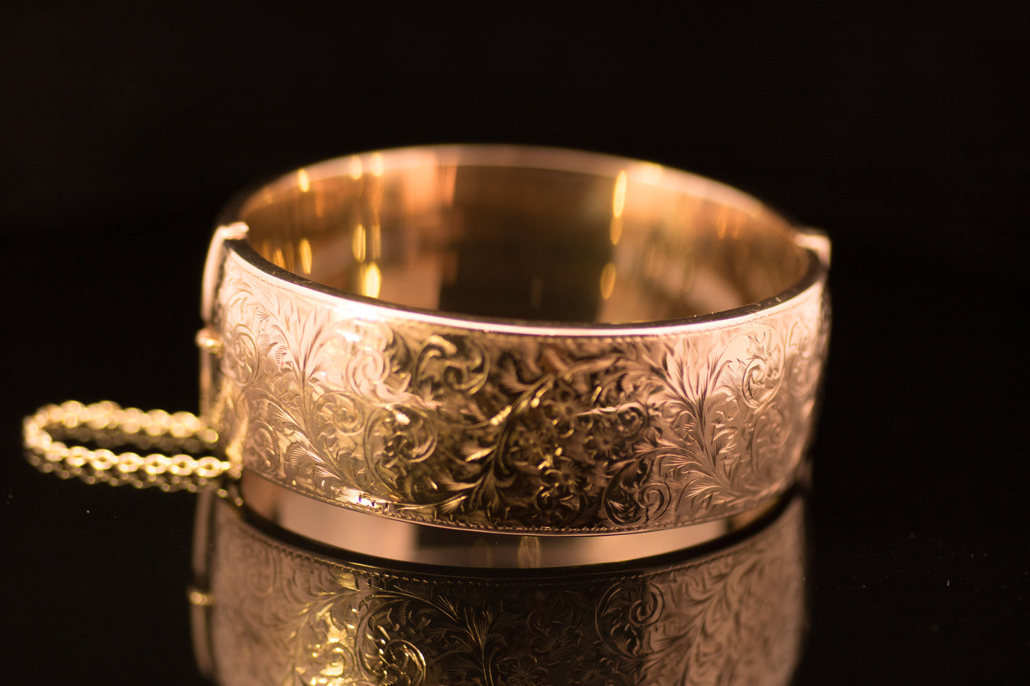 Vintage 9ct Hand Engraved Wide Hinged Bangle. Hallmarked  Birmingham 1967.  Over 31 grams.