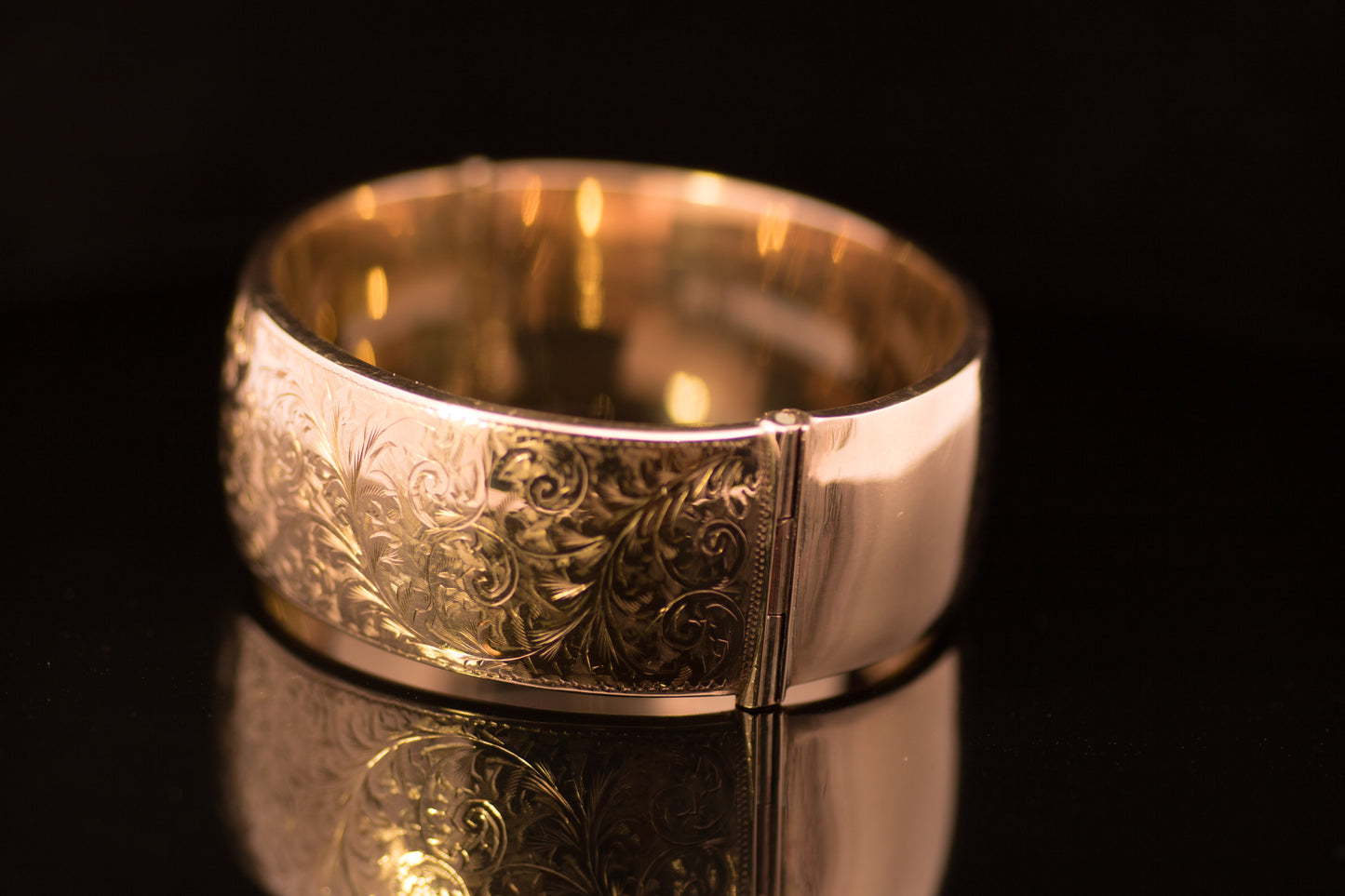 Vintage 9ct Hand Engraved Wide Hinged Bangle. Hallmarked  Birmingham 1967.  Over 31 grams.